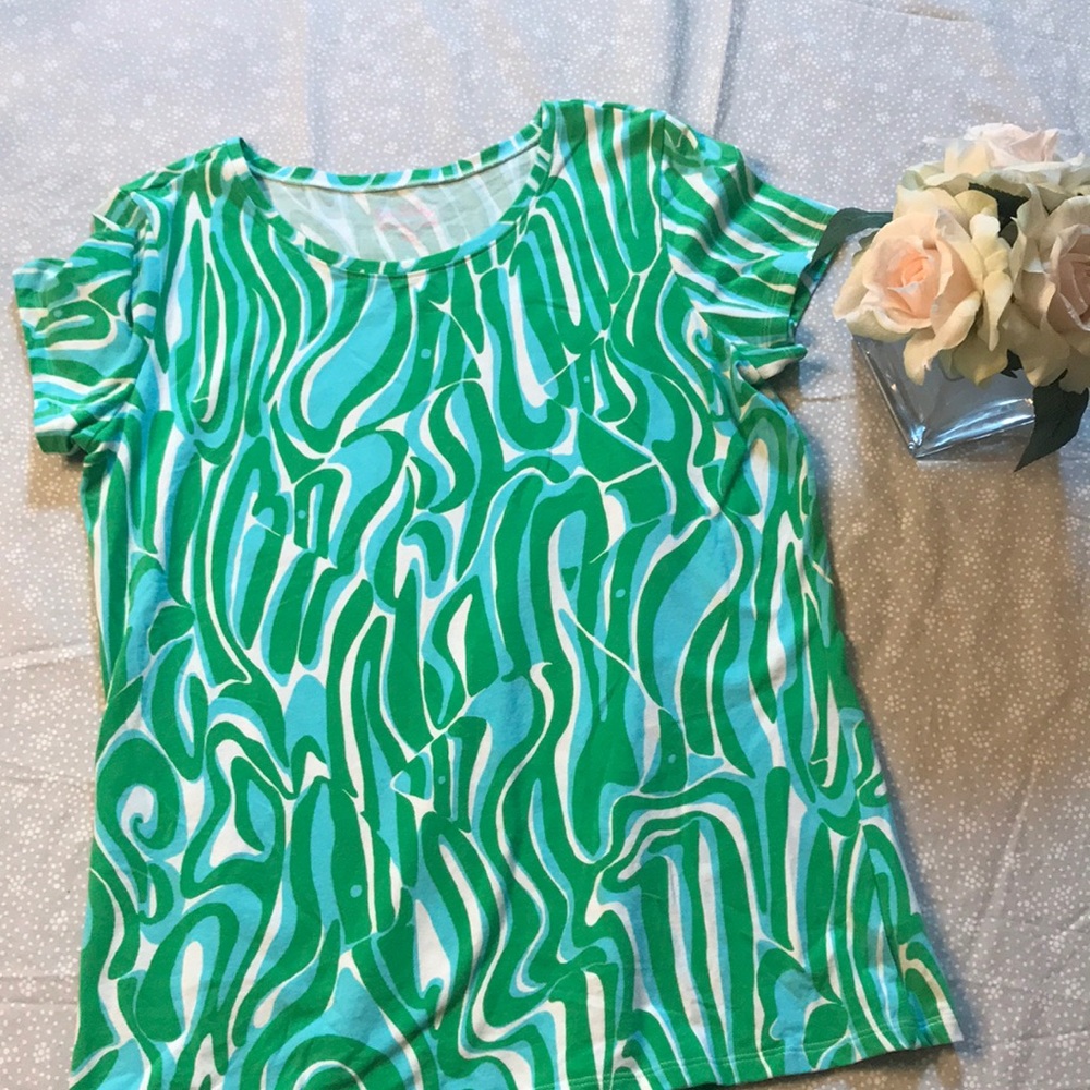 Iilly Pulitzer green and white tee shirt